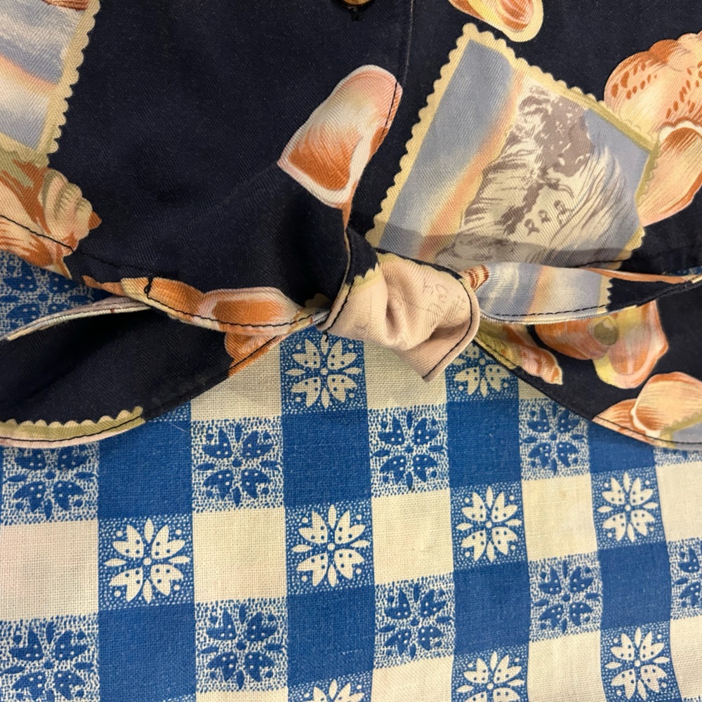 La Cabana Tie Front Blouse w Postcards and Conch Shells - Picture 5 of 14